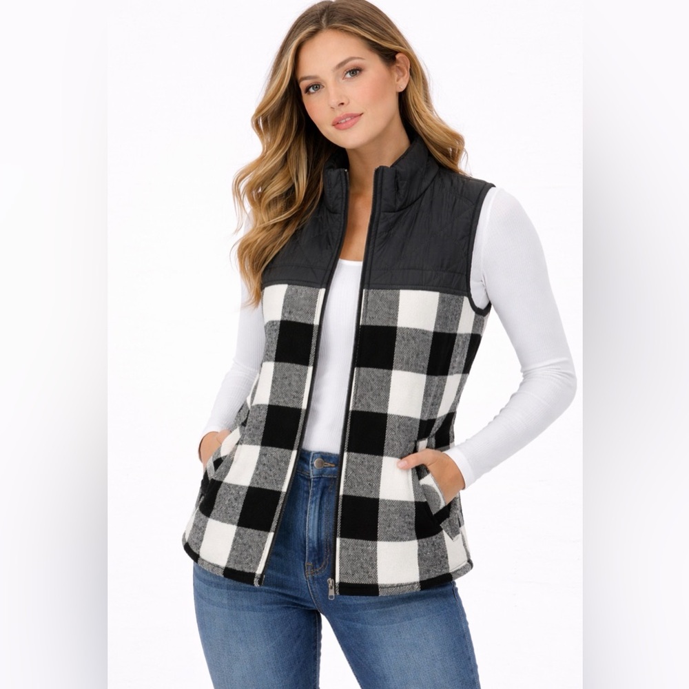Maurices Black White Buffalo Plaid Quilted Vest Size S(A362)